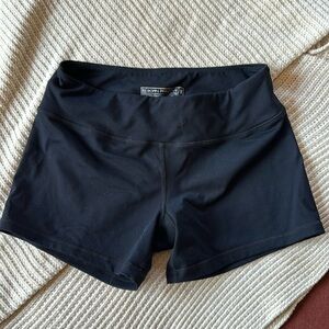 Born primitive booty short size small